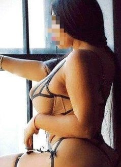 Aryana Busty Mistress - puta in Abu Dhabi Photo 3 of 4