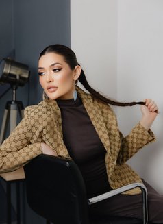 Asem - puta in Maidstone Photo 5 of 6