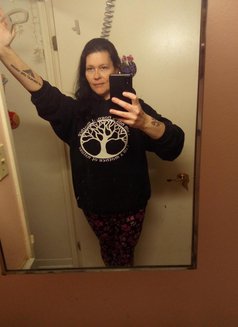 Ash - escort in Ottawa Photo 2 of 2