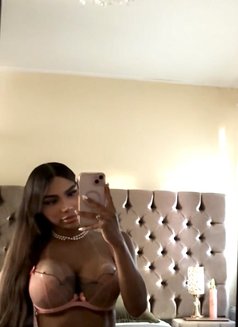 Ash - Transsexual escort in Dubai Photo 2 of 10