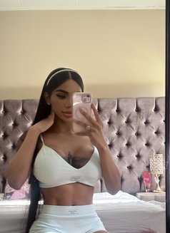 Ash - Transsexual escort in Dubai Photo 5 of 10