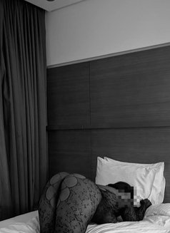Ash - puta in Dubai Photo 5 of 12