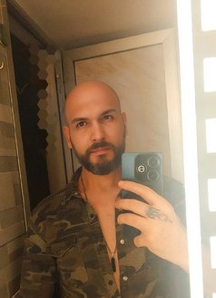 Ash - Acompañantes masculino in Dubai Photo 1 of 9