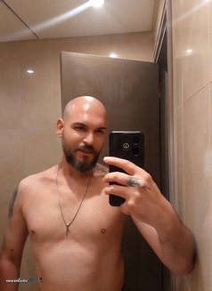 Ash - Acompañantes masculino in Dubai Photo 4 of 9