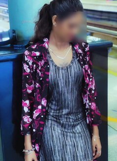 Shakthi young tamil Independent in Dubai - escort in Dubai Photo 5 of 8