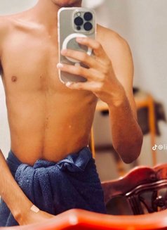 Ashenrox021 @Gmail. Com - Male escort in Colombo Photo 1 of 1