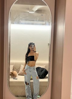 Ashi - escort in New Delhi Photo 3 of 5