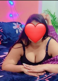 Ashi Mishra Alone Housewife (Real & Cam) - escort in New Delhi Photo 2 of 5