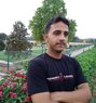 Ashish - Intérprete masculino de adultos in New Delhi Photo 1 of 1