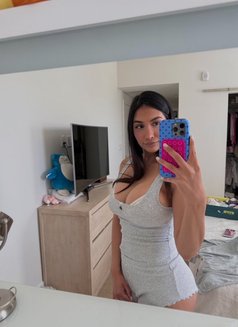 Ashley - escort in London Photo 4 of 4