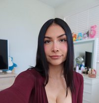 Ashley - escort in Tokyo