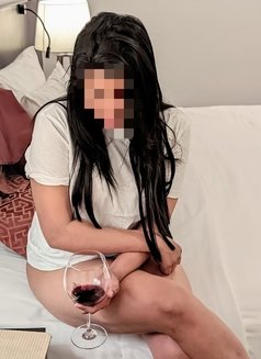 Sexiest MILF in the Town - Limited Time - puta in Colombo Photo 4 of 8