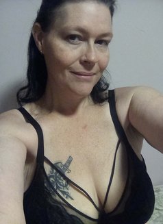 Ashley - puta in Ottawa Photo 2 of 2