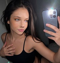 Ashley Harper - puta in Taipei Photo 1 of 7