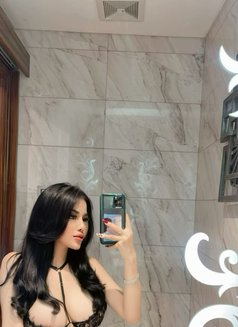 Ashley - escort in Jakarta Photo 3 of 5