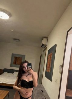 Ashley - escort in Beirut Photo 1 of 5