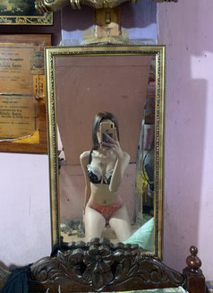 Ashley Santos - Transsexual escort in Manila Photo 4 of 10