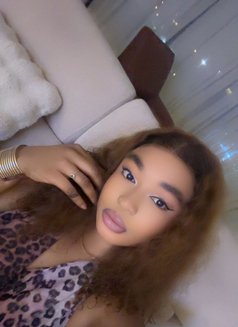 Ashley - puta in Abidjan Photo 4 of 6