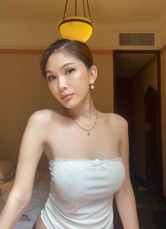 Ashley - puta in Bangkok Photo 13 of 13