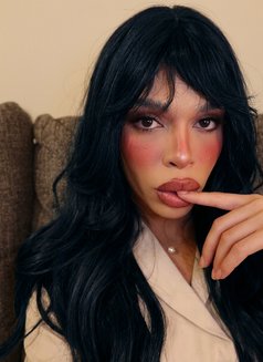 Ashly moor - Transsexual escort in London Photo 2 of 9