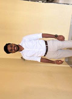 Ashu: Long foreplay, orals and sex ! - Male escort in Mumbai Photo 3 of 5