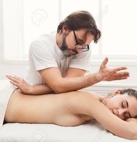 Healing Hands - Masajista in Pune