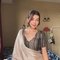 Alisha Independent Call Girls 24x7 - puta in Surat Photo 2 of 4