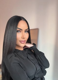 Asia - Transsexual escort in Riyadh Photo 3 of 13