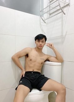Asian Boy - Acompañantes masculino in Singapore Photo 1 of 20