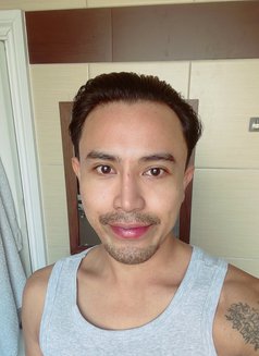 Asian Boy Massuer - Male escort in London Photo 1 of 3