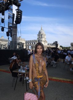 Asian Goddess in FULHAM - Acompañantes transexual in London Photo 21 of 26
