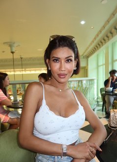 Asian Goddess in FULHAM - Acompañantes transexual in London Photo 23 of 26