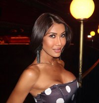 ᴀsɪᴀɴ ɢᴏᴅᴅᴇss ɪɴ ᴇᴀʀʟs xᴏᴜʀᴛ - Transsexual escort in London Photo 9 of 20