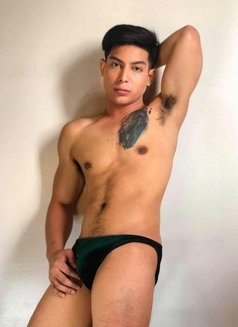 Asian hot young - masseur in Singapore Photo 6 of 11