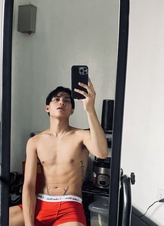 Asian John - Acompañantes masculino in Manila Photo 2 of 14