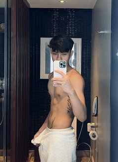 Asian John - Acompañantes masculino in Manila Photo 4 of 14