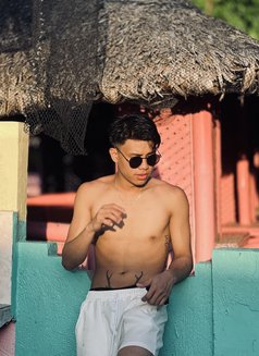Asian John - Acompañantes masculino in Manila Photo 5 of 14
