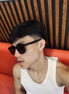 Asian John - Acompañantes masculino in Manila Photo 6 of 14