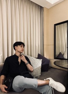 Asian John - Acompañantes masculino in Manila Photo 7 of 14