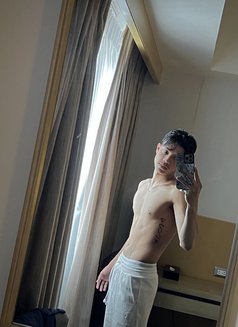Asian John - Acompañantes masculino in Manila Photo 10 of 14