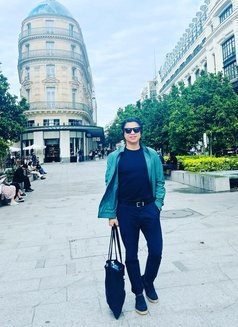 Asian Masseur - Male escort in Paris Photo 1 of 2