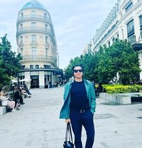 Asian Masseur - Male escort in Paris