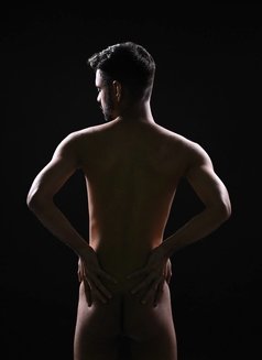 massage tantric - Acompañantes masculino in Paris Photo 3 of 6