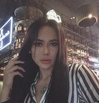 Asian Top with Poppers - Transsexual companion in New Delhi