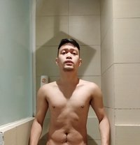 MB-KEN- - Acompañantes masculino in Manila