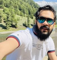 Asim Ali - Intérprete masculino de adultos in Kuala Lumpur