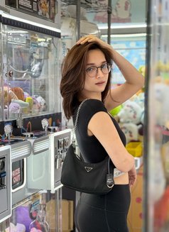 Astrid - escort in Manila Photo 18 of 26