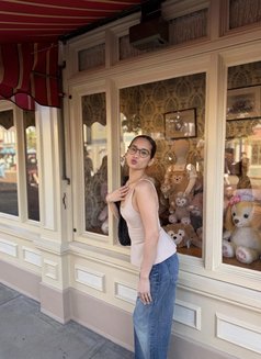 Astrid - escort in Manila Photo 22 of 26