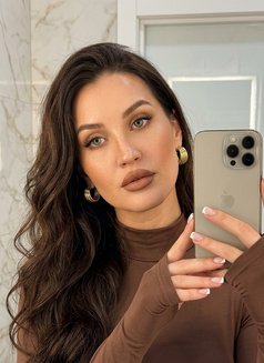 Astrid - escort in Dubai Photo 2 of 6