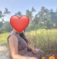 Navya (House wife) - puta in Kochi Photo 3 of 3